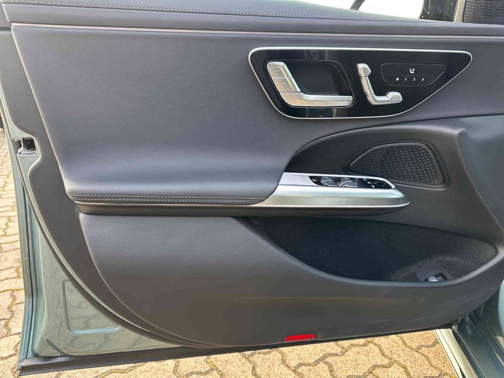 Mercedes-Benz E 300 2025