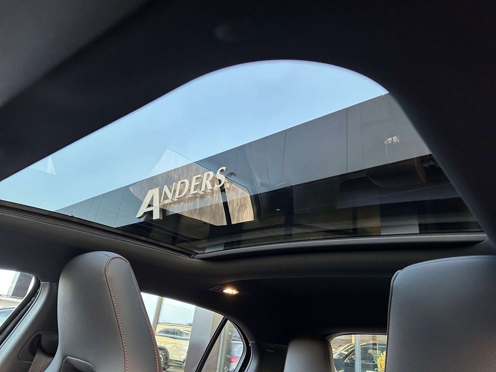 Mercedes-Benz A 220 2025