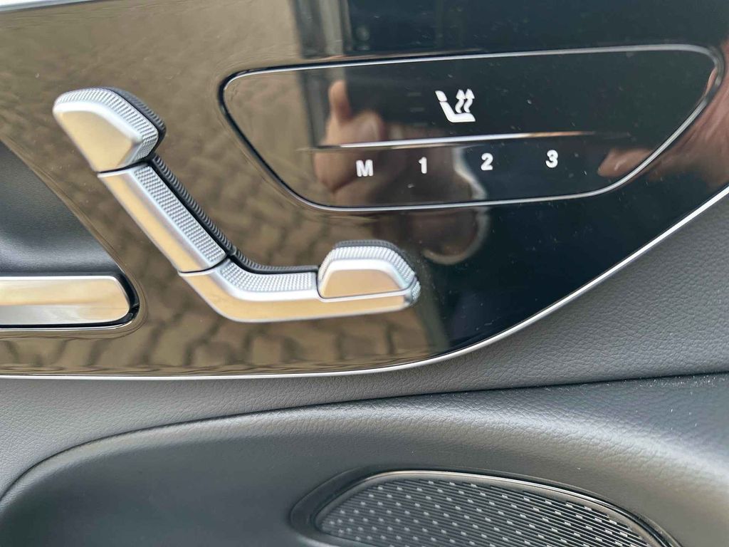 Mercedes-Benz E 300 2025