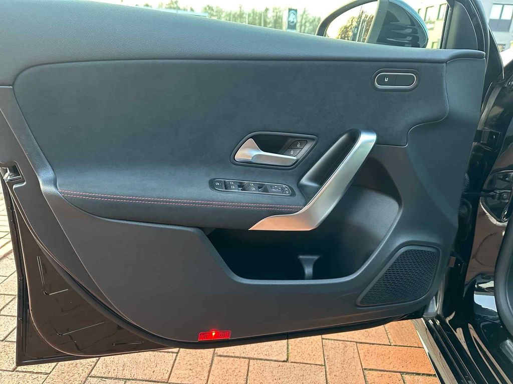 Mercedes-Benz A 220 2025