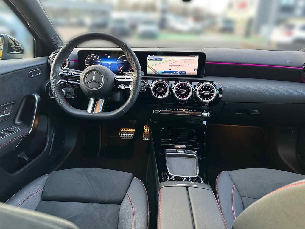 Mercedes-Benz A 220 2025