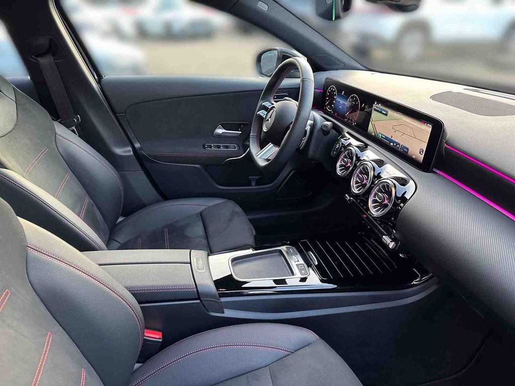 Mercedes-Benz A 220 2025