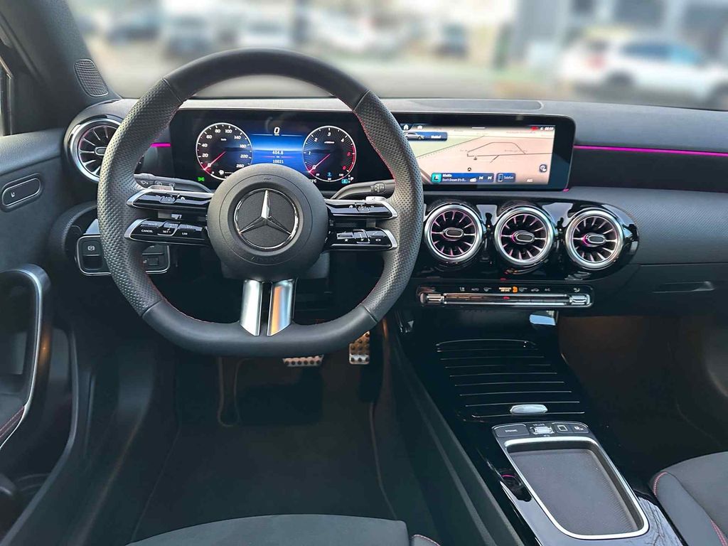 Mercedes-Benz A 220 2025