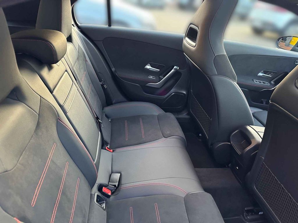 Mercedes-Benz A 220 2025