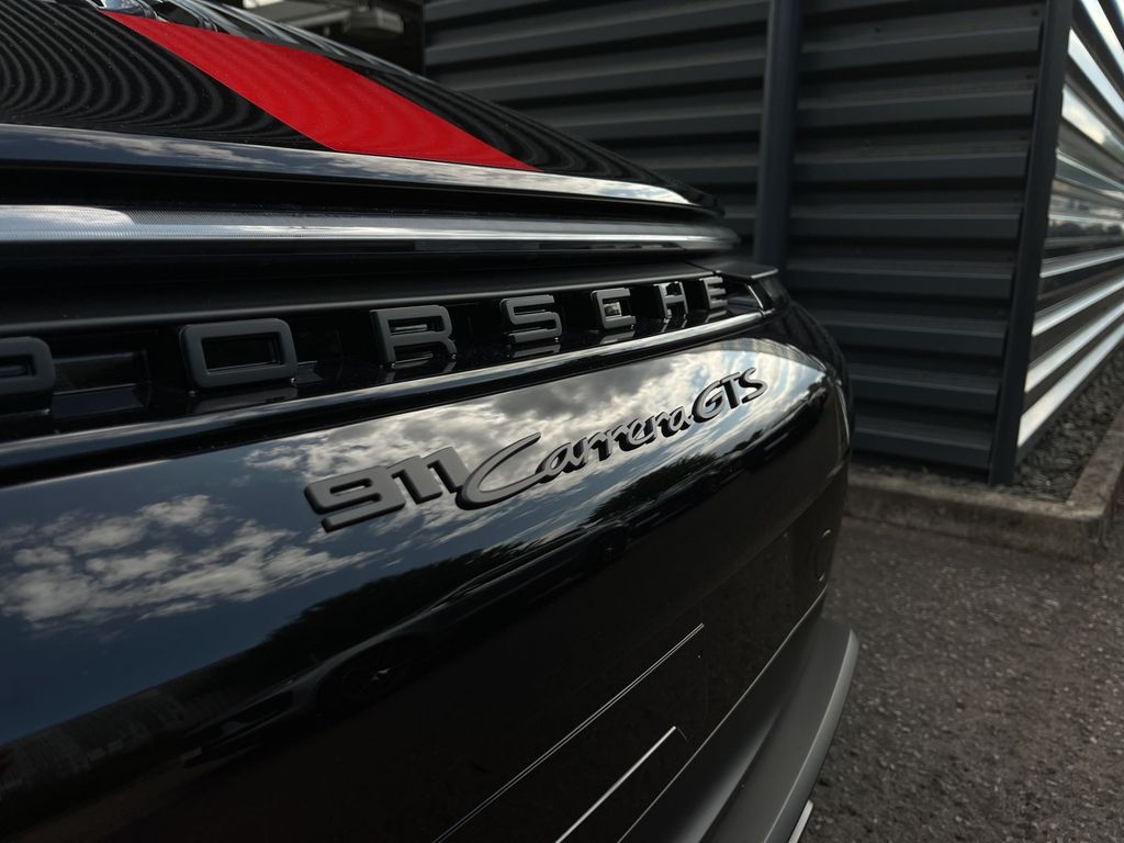 Porsche 992 2025
