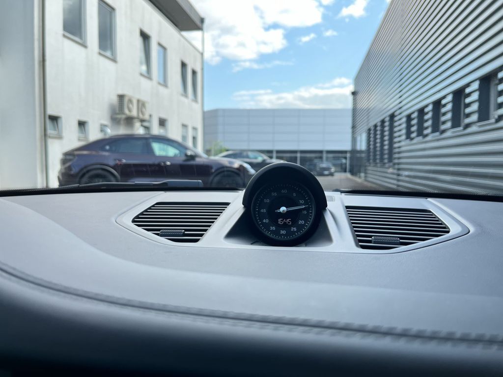 Porsche 992 2025