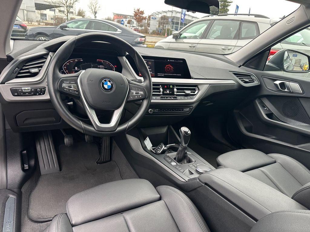 BMW 218 2021