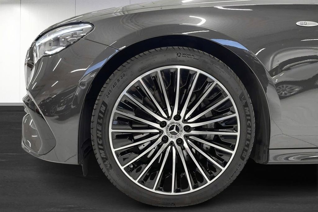 Mercedes-Benz E 300 2025