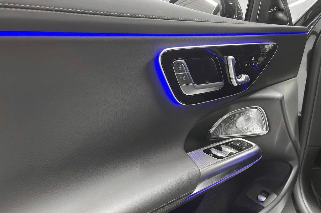 Mercedes-Benz E 300 2025