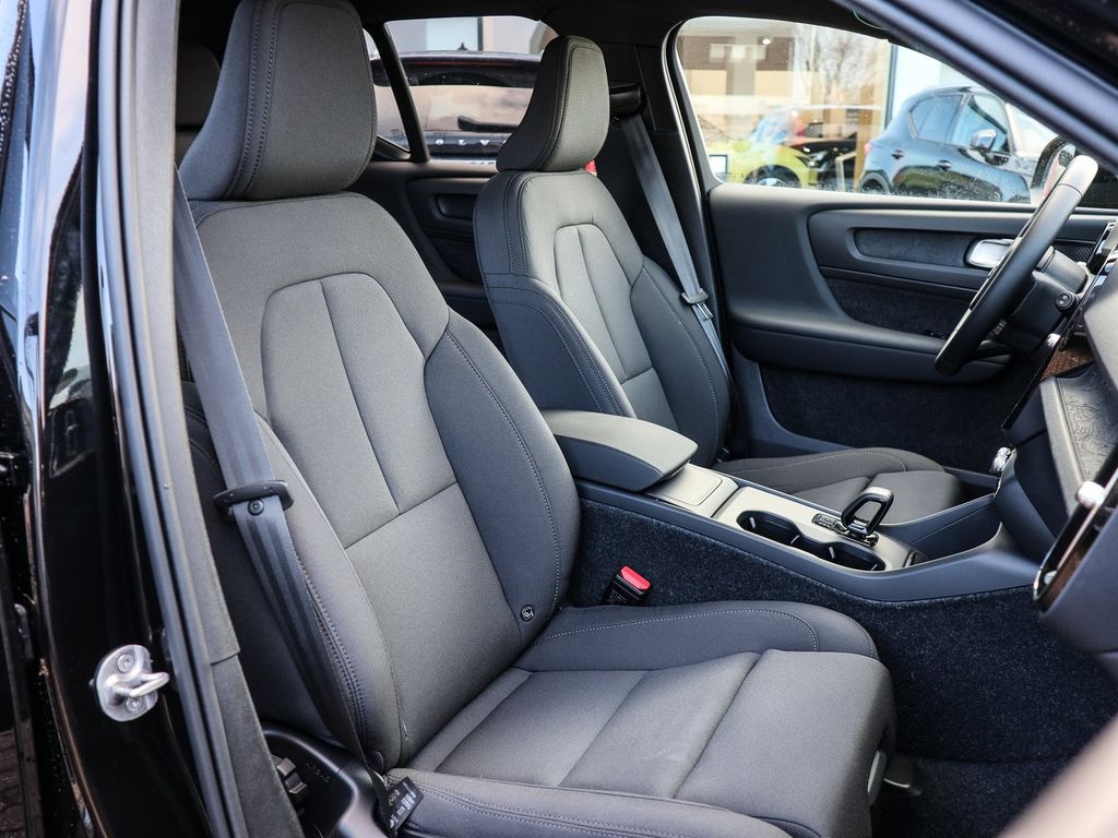 Volvo EX40 2025