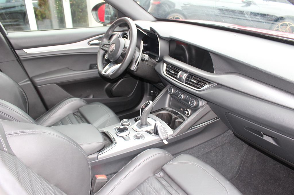 Alfa Romeo Stelvio 2023