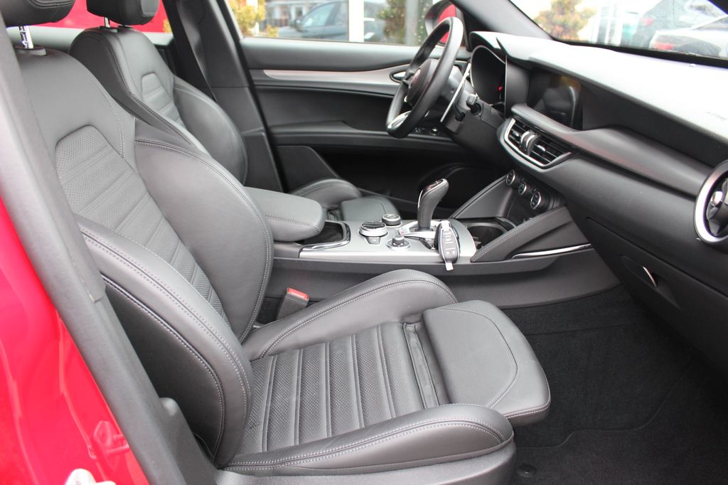 Alfa Romeo Stelvio 2023