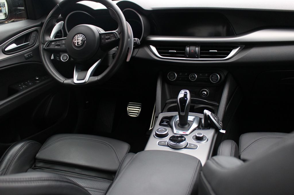 Alfa Romeo Stelvio 2023