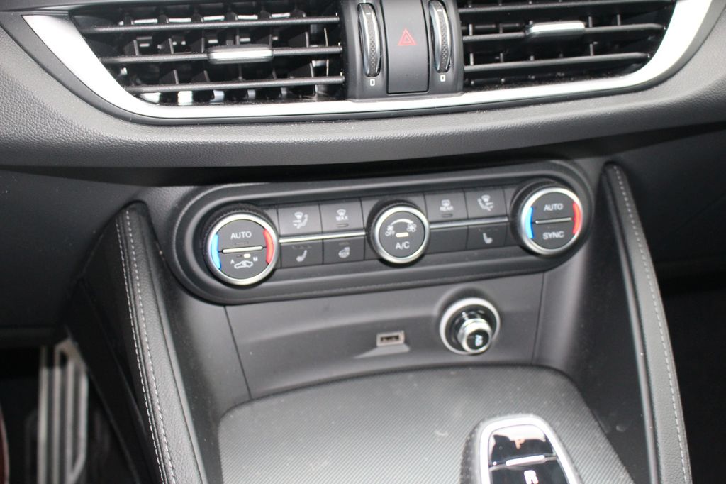 Alfa Romeo Stelvio 2023