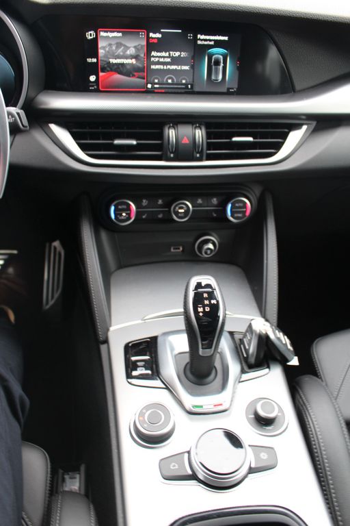 Alfa Romeo Stelvio 2023