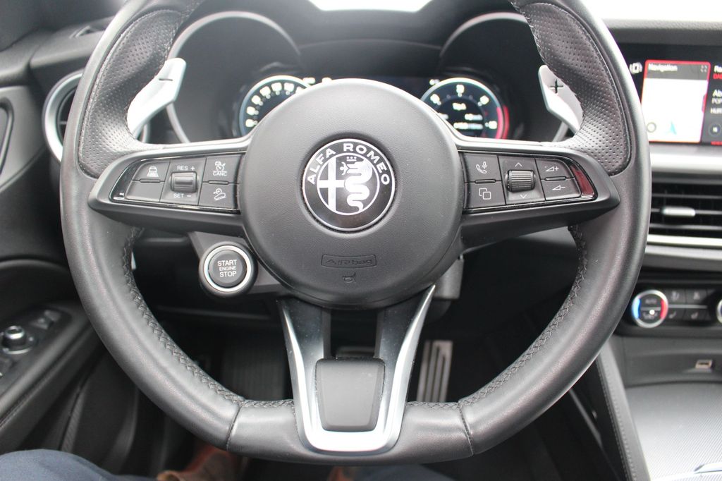 Alfa Romeo Stelvio 2023