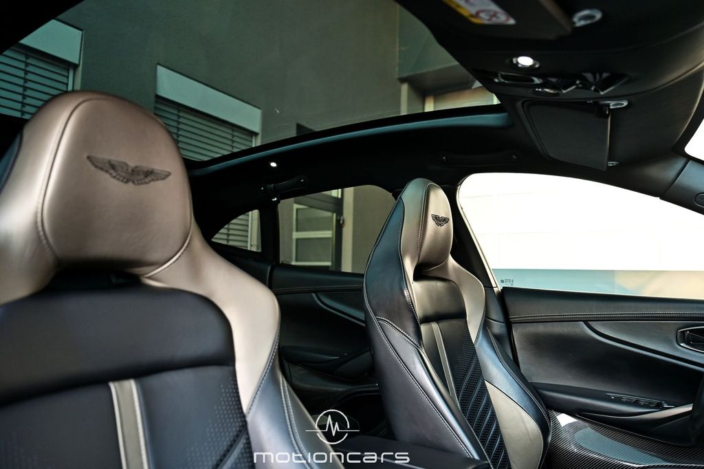 Aston Martin DBX 2023