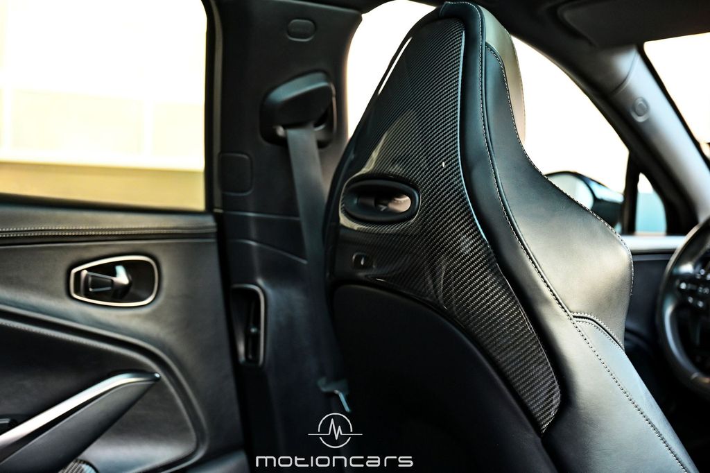 Aston Martin DBX 2023