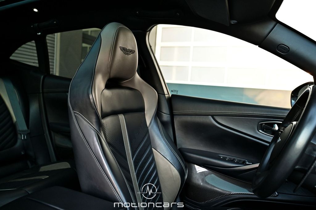 Aston Martin DBX 2023