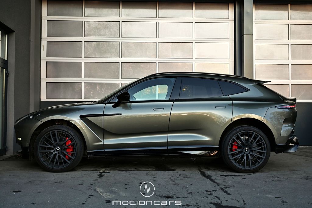Aston Martin DBX 2023