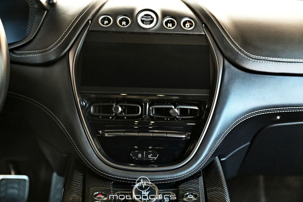 Aston Martin DBX 2023