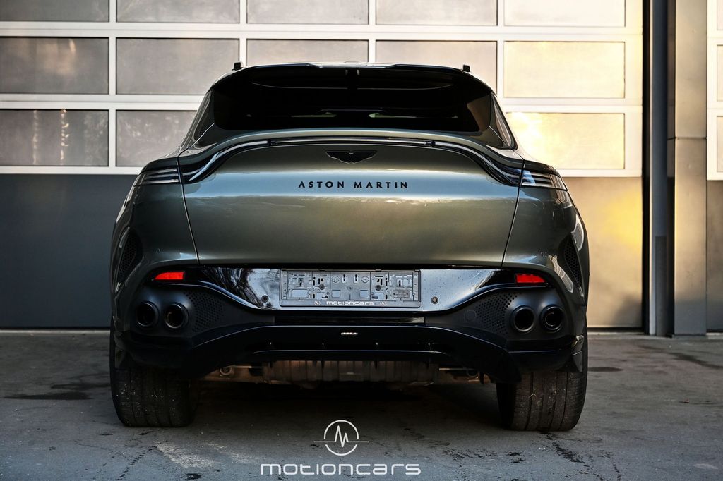 Aston Martin DBX 2023