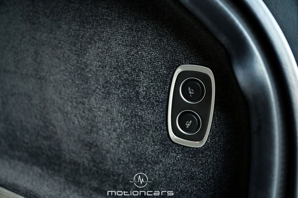 Aston Martin DBX 2023