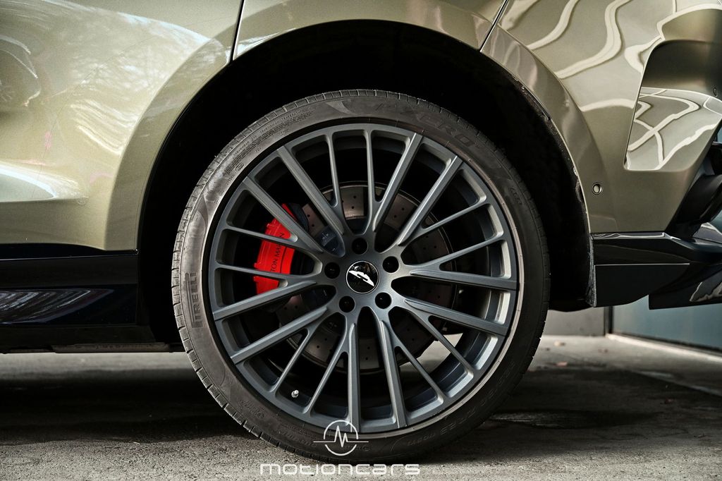 Aston Martin DBX 2023