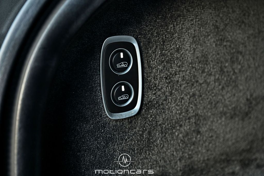 Aston Martin DBX 2023