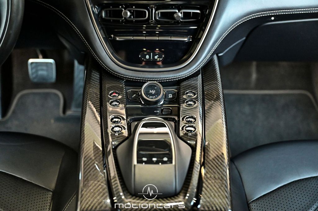 Aston Martin DBX 2023