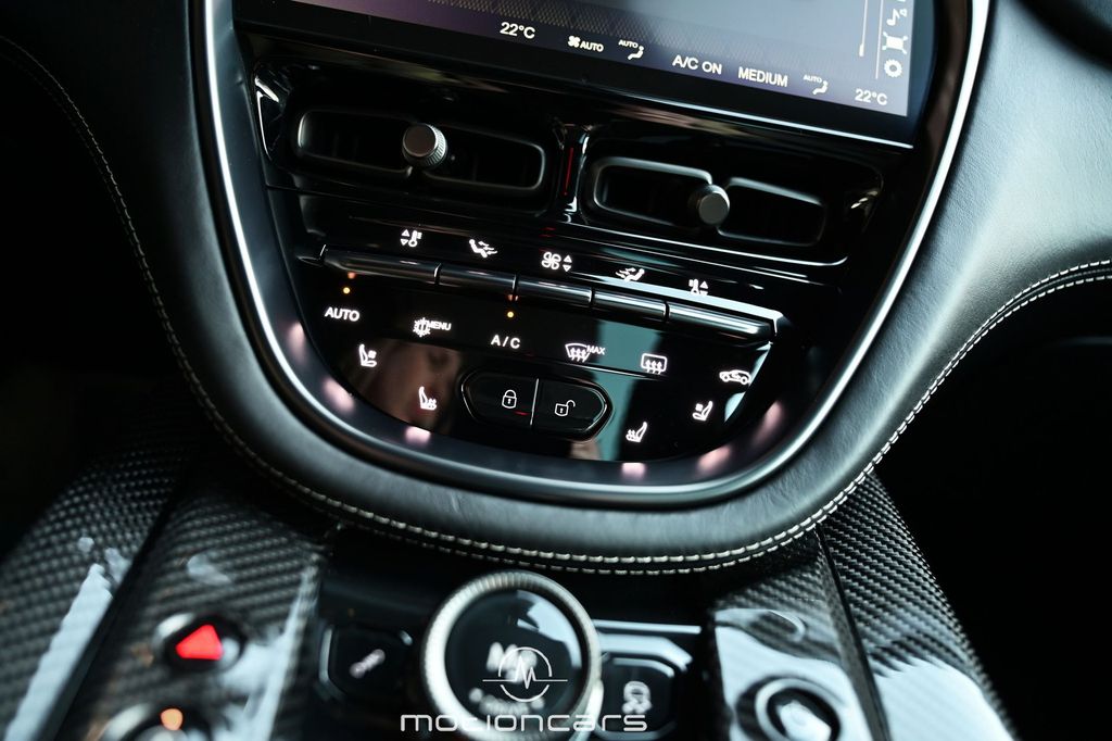 Aston Martin DBX 2023