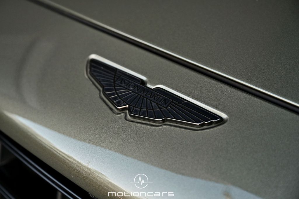 Aston Martin DBX 2023