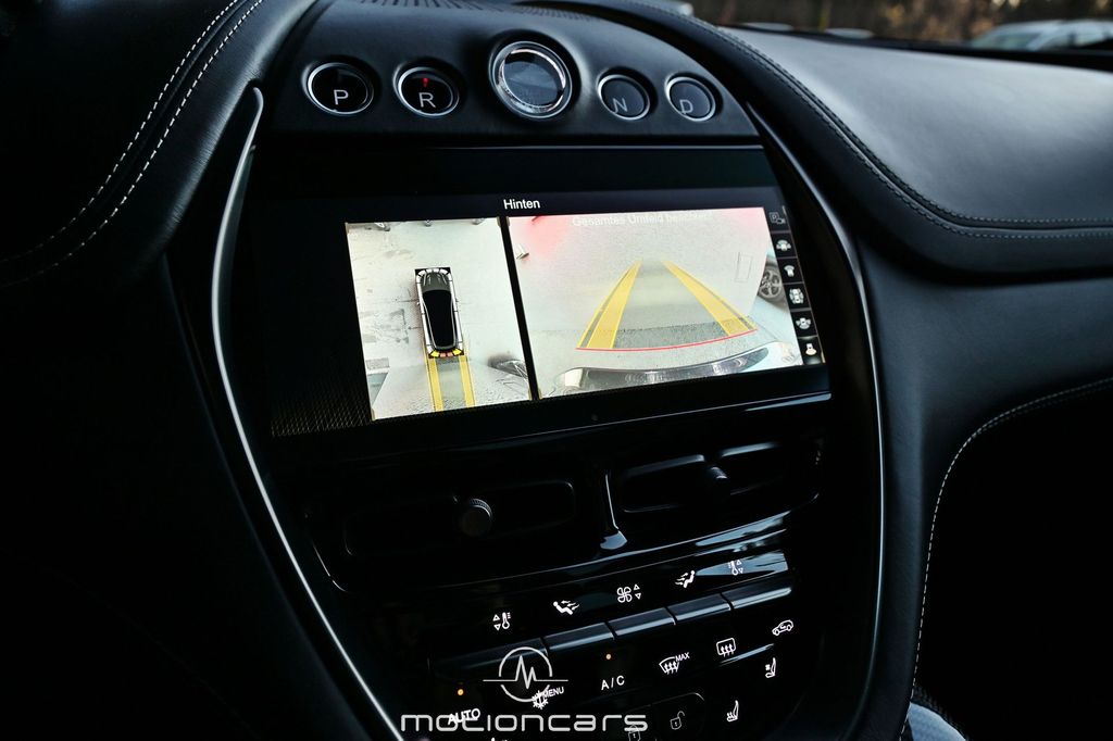 Aston Martin DBX 2023