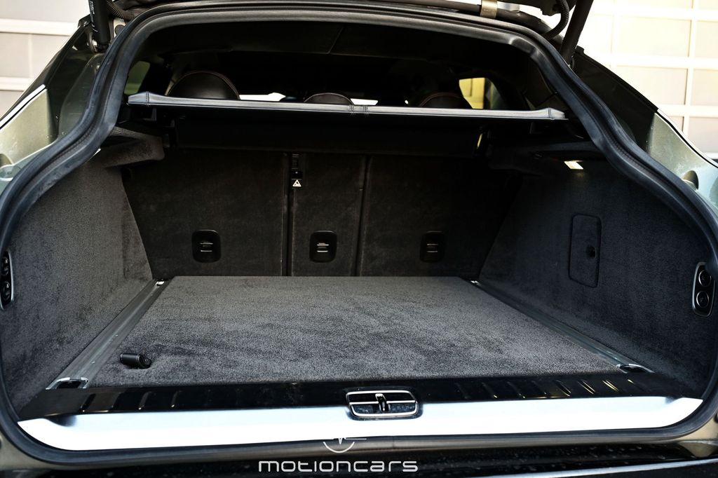 Aston Martin DBX 2023