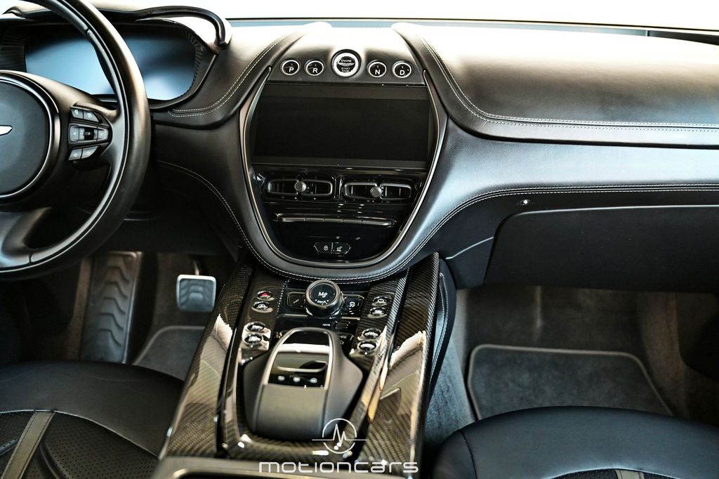 Aston Martin DBX 2023