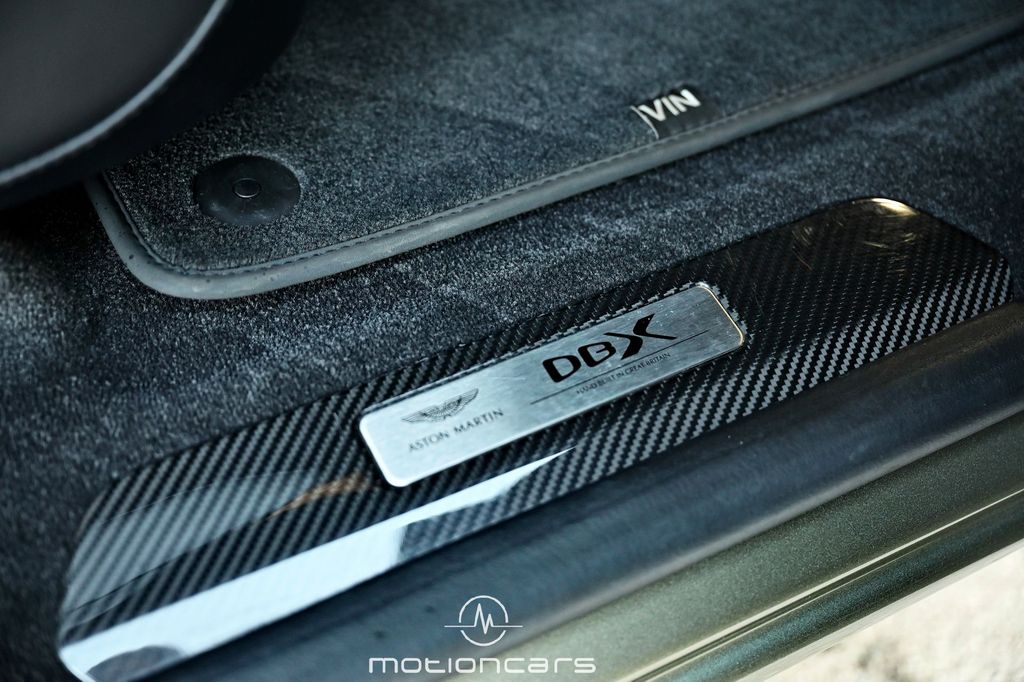 Aston Martin DBX 2023
