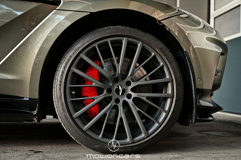 Aston Martin DBX 2023