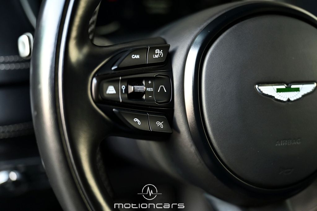 Aston Martin DBX 2023