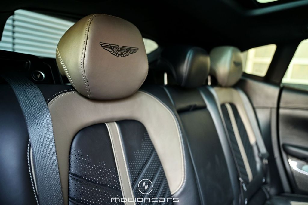 Aston Martin DBX 2023