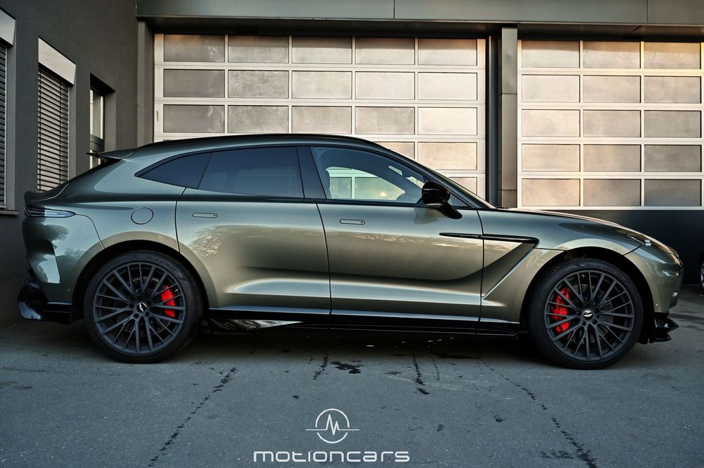 Aston Martin DBX 2023