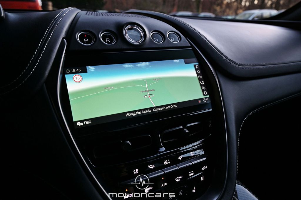 Aston Martin DBX 2023