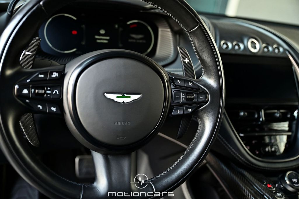 Aston Martin DBX 2023
