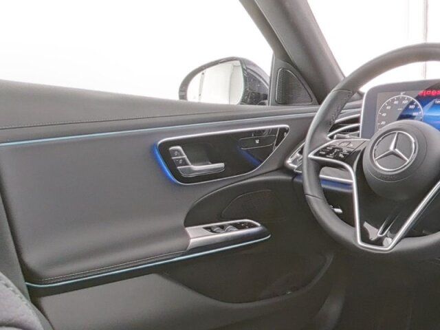 Mercedes-Benz E 300 2025