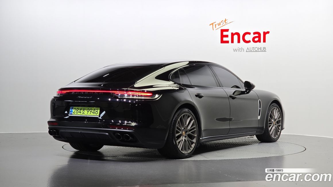 Porsche Panamera 2021