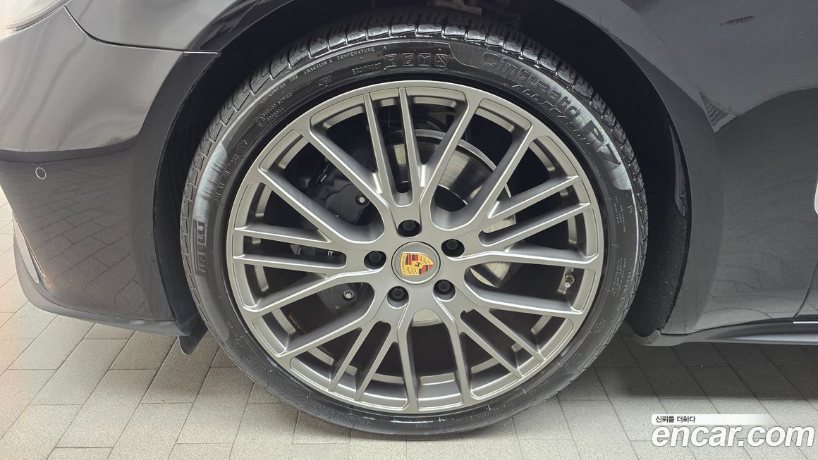 Porsche Panamera 2021