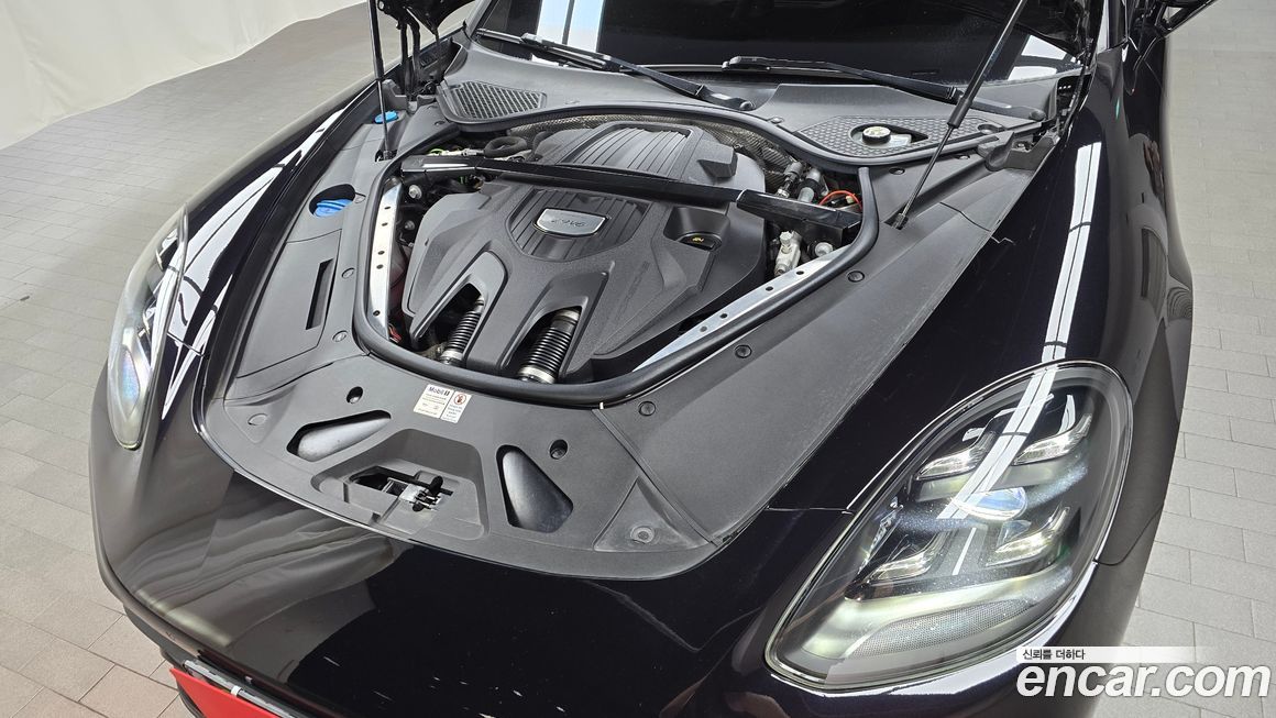 Porsche Panamera 2021