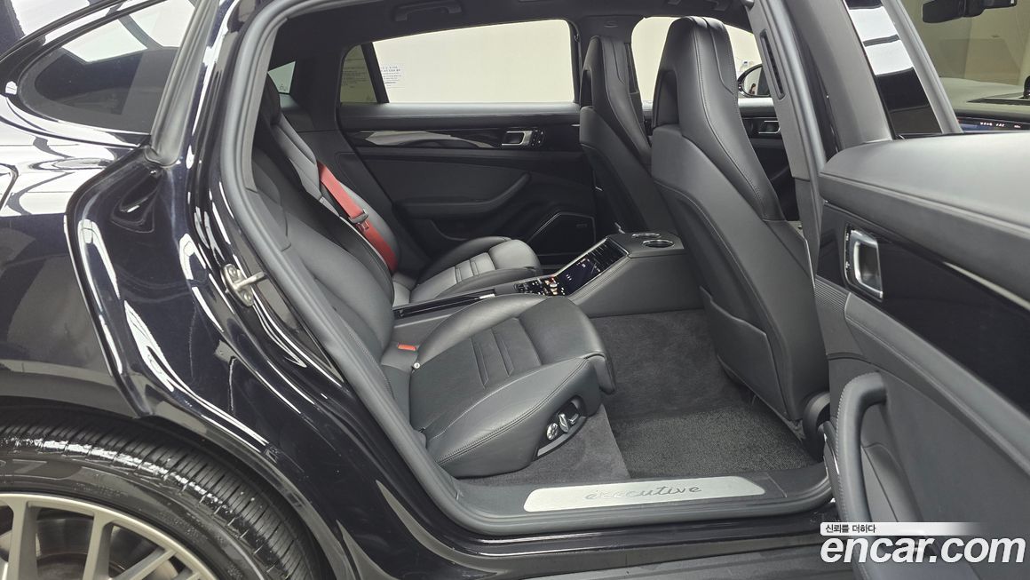 Porsche Panamera 2021