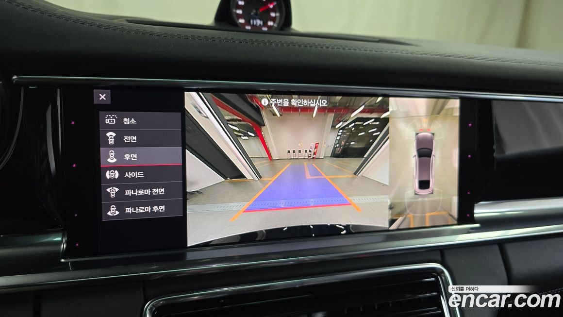 Porsche Panamera 2021