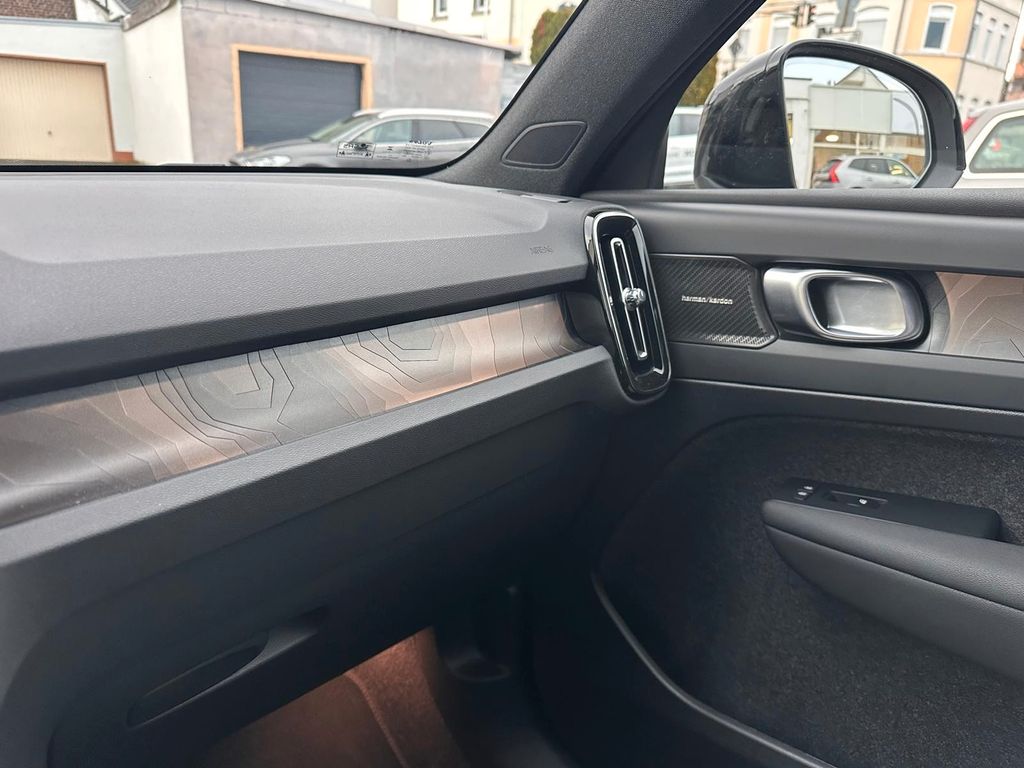 Volvo EX40 2024