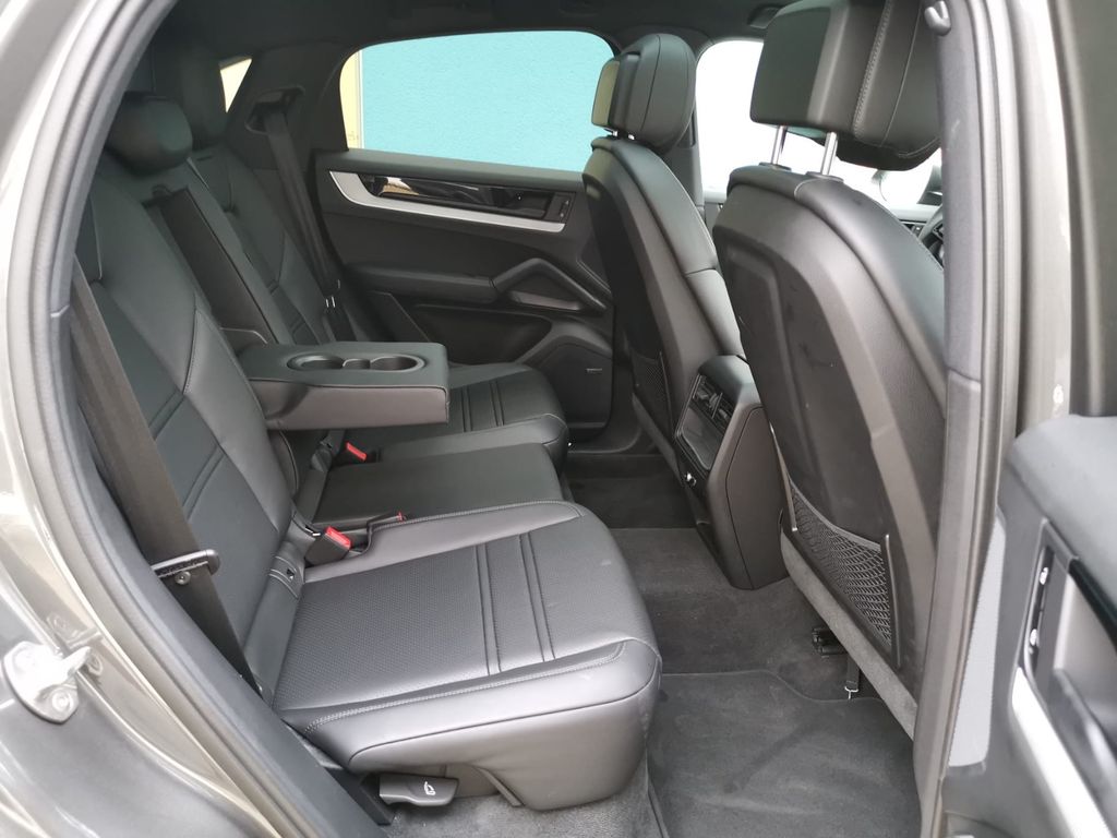 Porsche Cayenne 2025